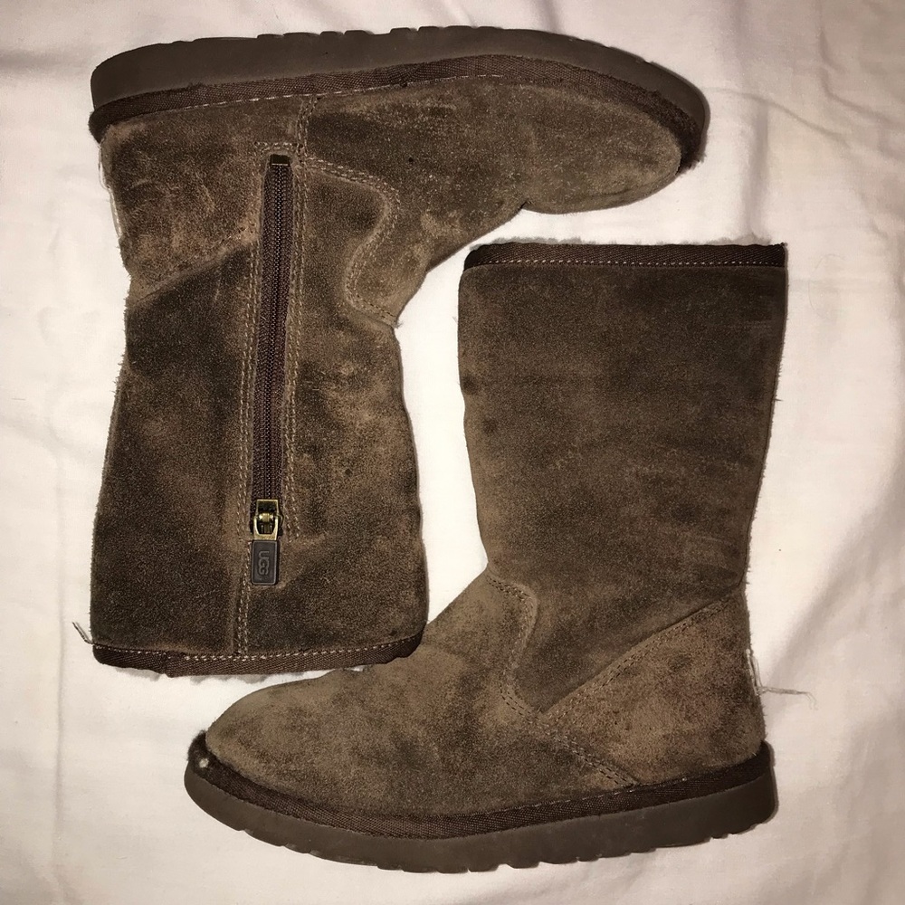 UGG “Lil Sunshine” boots